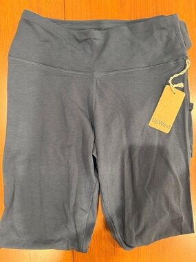 UpWest Women’s Navy leggings